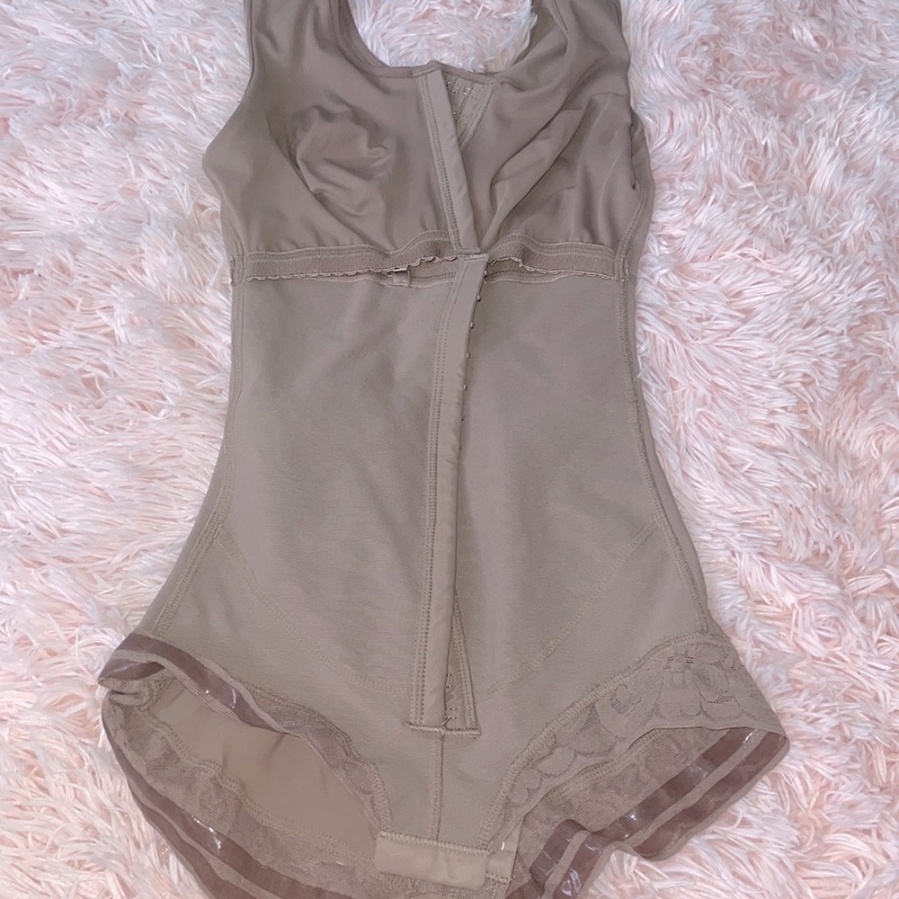 Over chest full body shape wear (size medium/color mocha)